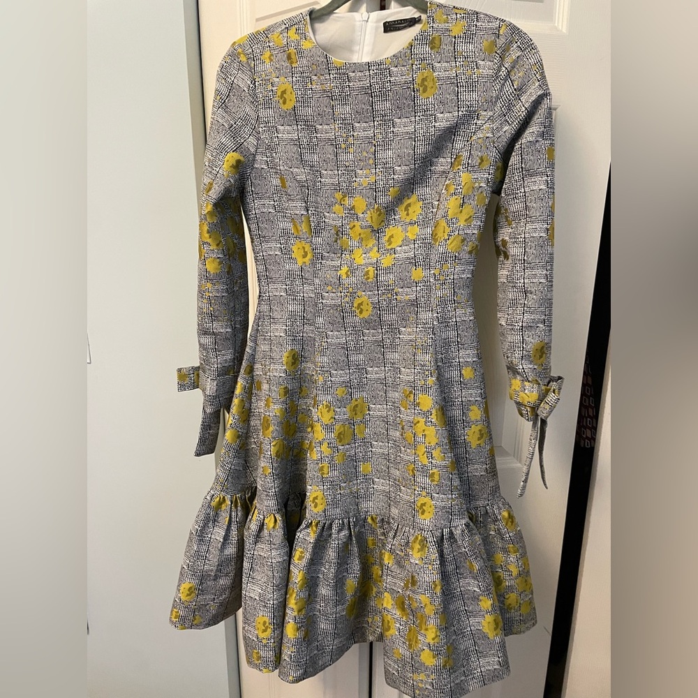 Apparalel knee length event dress